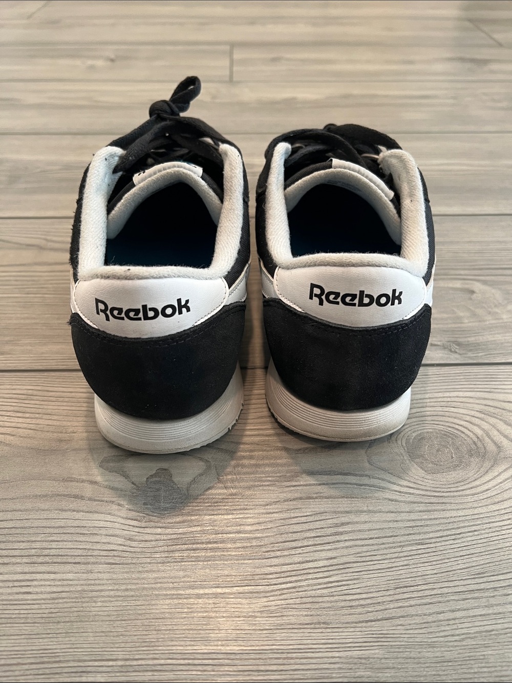 Reebok Classics - Picture 4 of 5